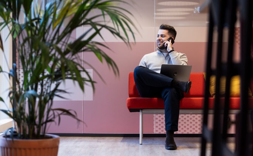 Salesforce support consultant is aan het bellen